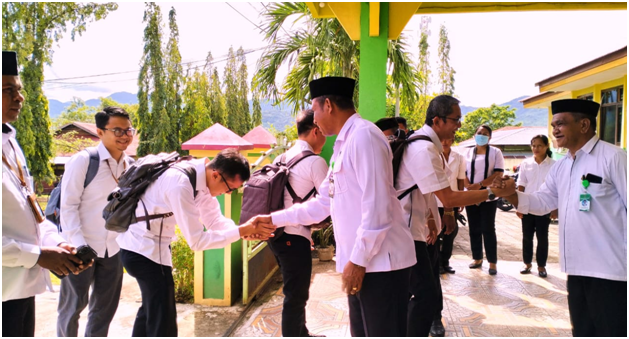 Foto - Bobby Babaputra Bersama Jajaran  Sambut Kedatangan Tim Itjen Kemenag RI